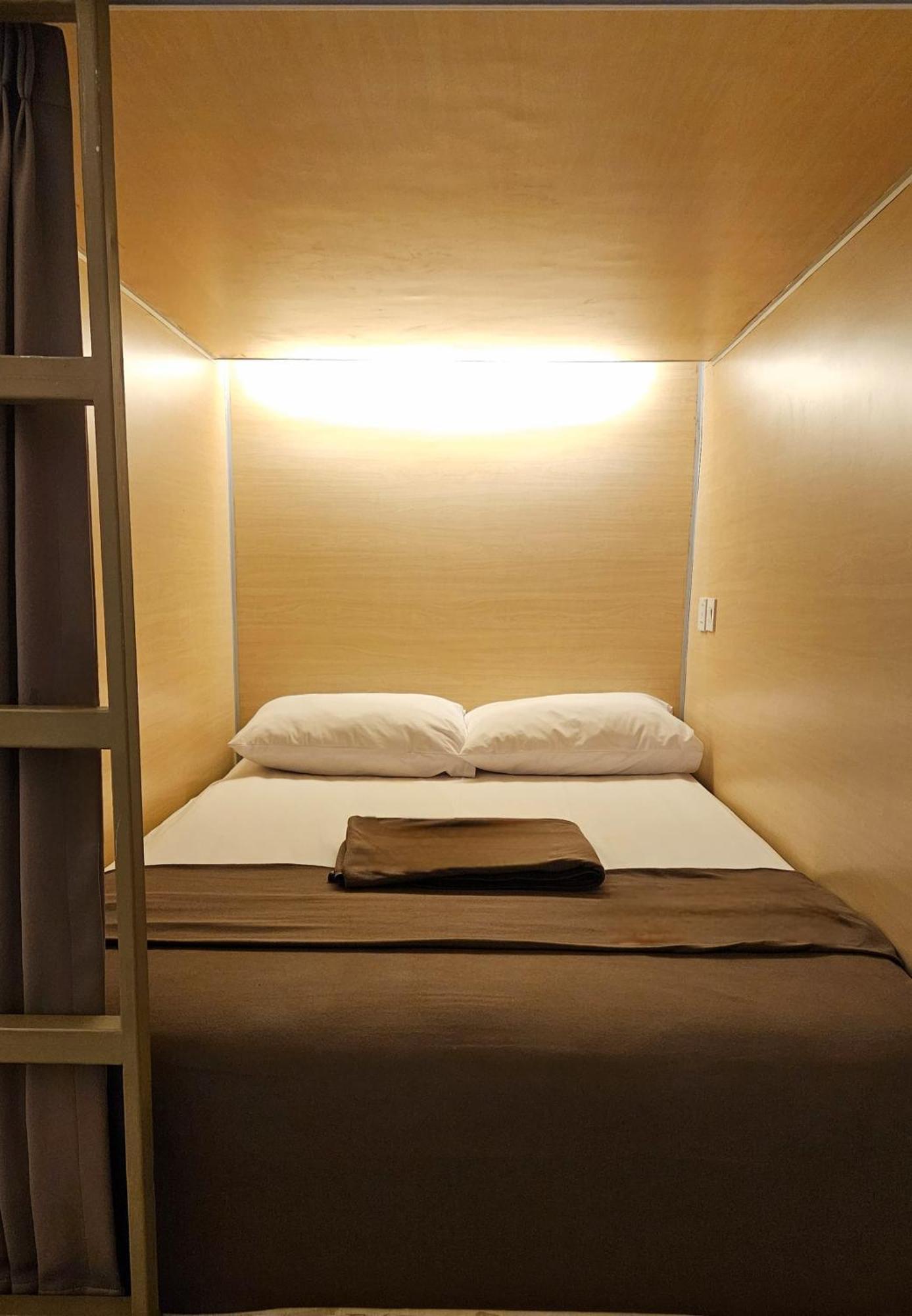 Fora Capsule Hostel Tuban Кута Екстериор снимка