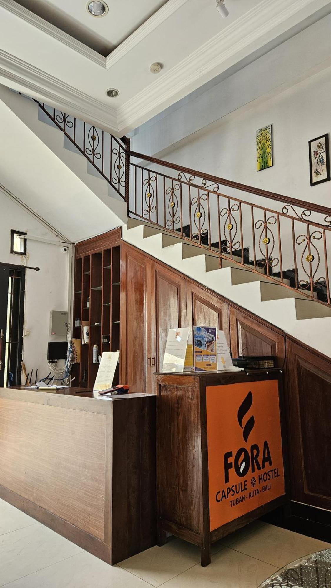 Fora Capsule Hostel Tuban Кута Екстериор снимка
