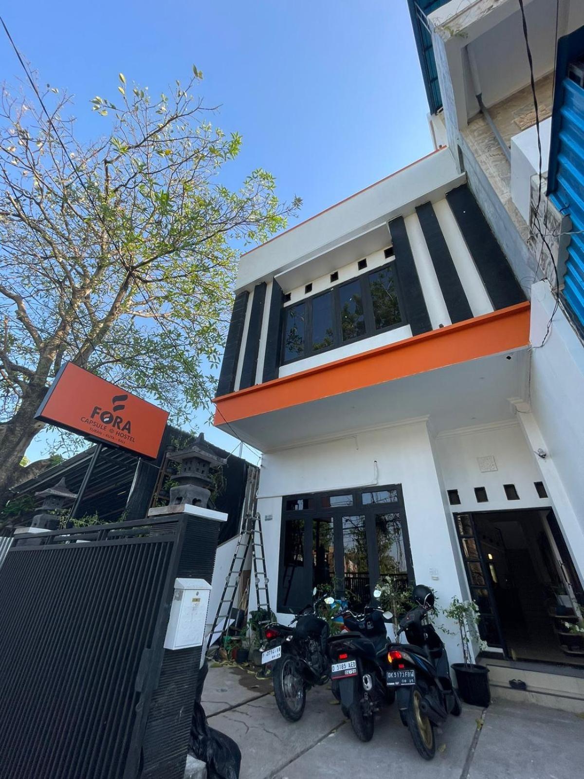 Fora Capsule Hostel Tuban Кута Екстериор снимка