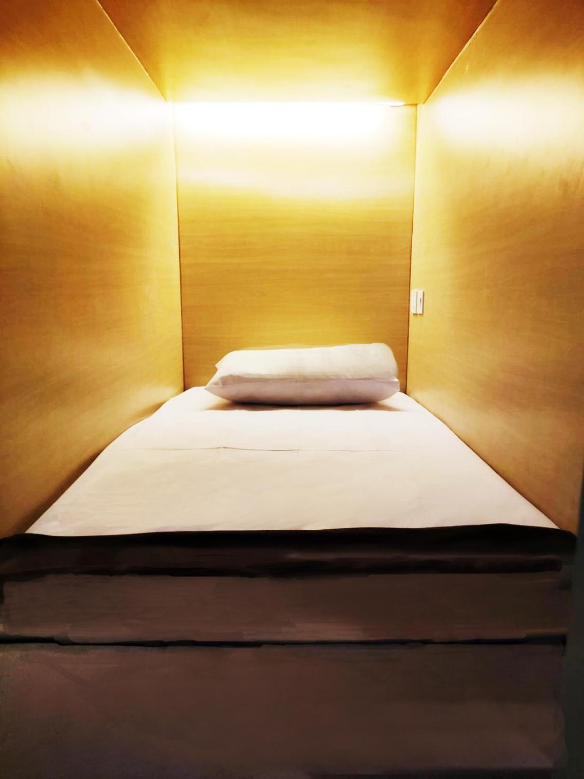 Fora Capsule Hostel Tuban Кута Екстериор снимка