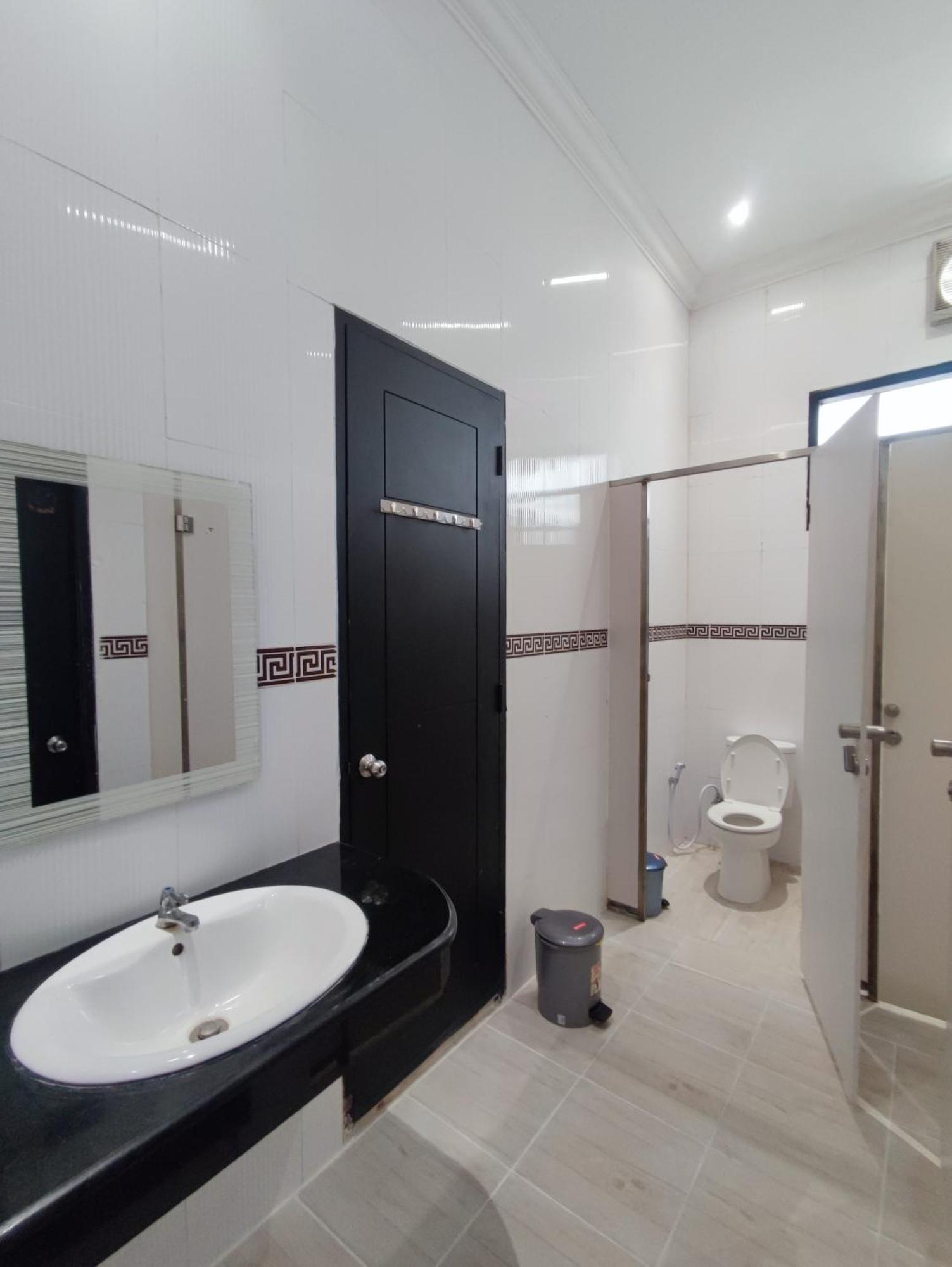 Fora Capsule Hostel Tuban Кута Екстериор снимка